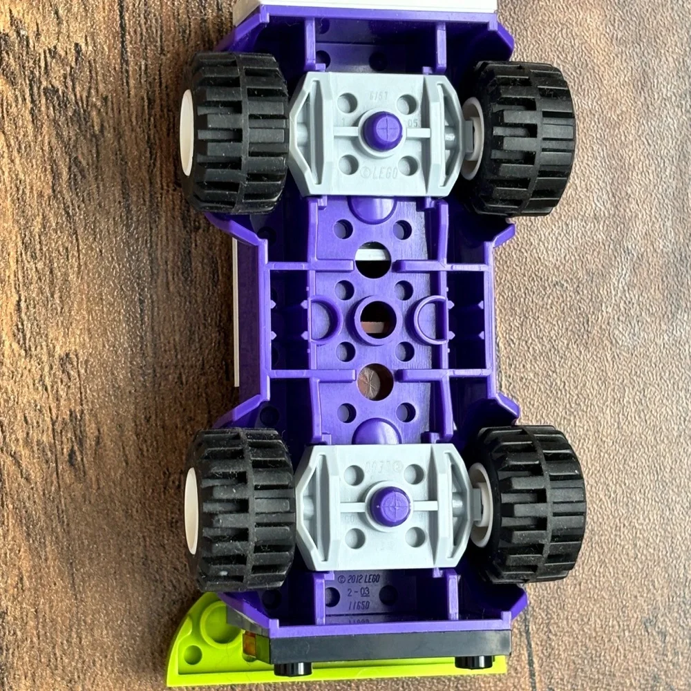 LEGO The Joker Minifigure Hammer Accessory & Car Batcave Attack Set 10763 Toy - Picture 13 of 13